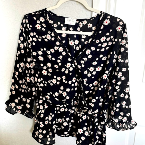 Sienna Sky Tops - Sienna sky NWOT floral blouse size M